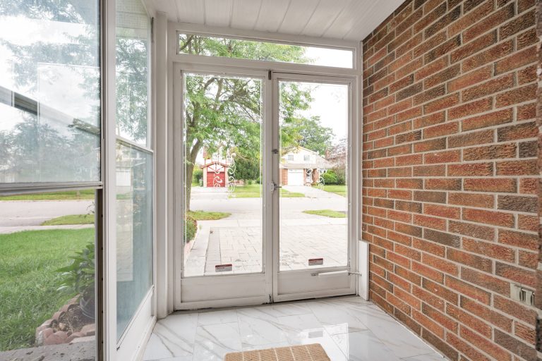 Photo 5 of 167 Goldhawk Trail, detached with in-law suite in Scarborough, Toronto